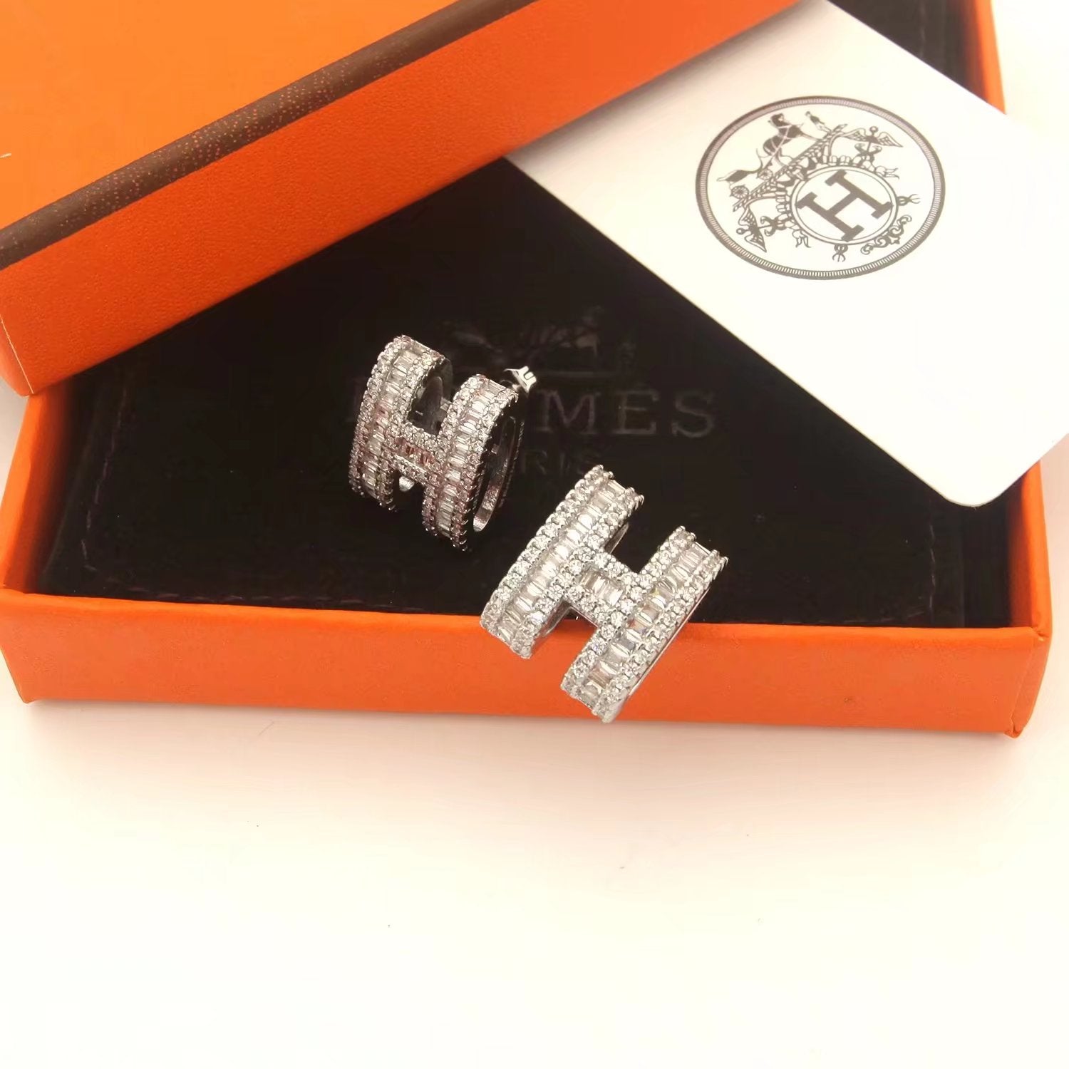 18K Pop Hermes Diamonds Earrings