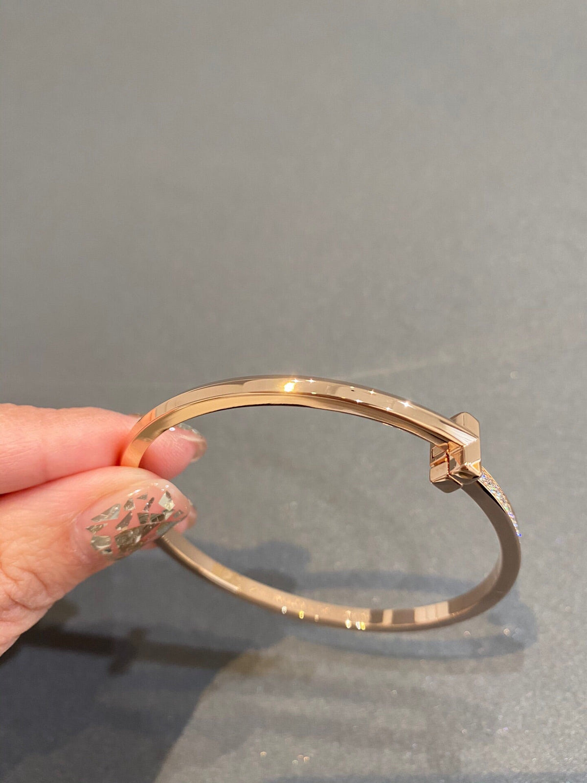 Tiffany Narrow T1 Hinged Bangle Cubic Zirconia Pink Gold