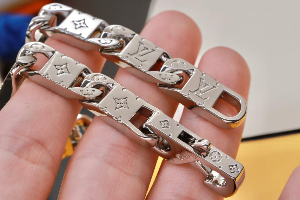 18K Louis Vuitton Monogram Tied Up Necklace