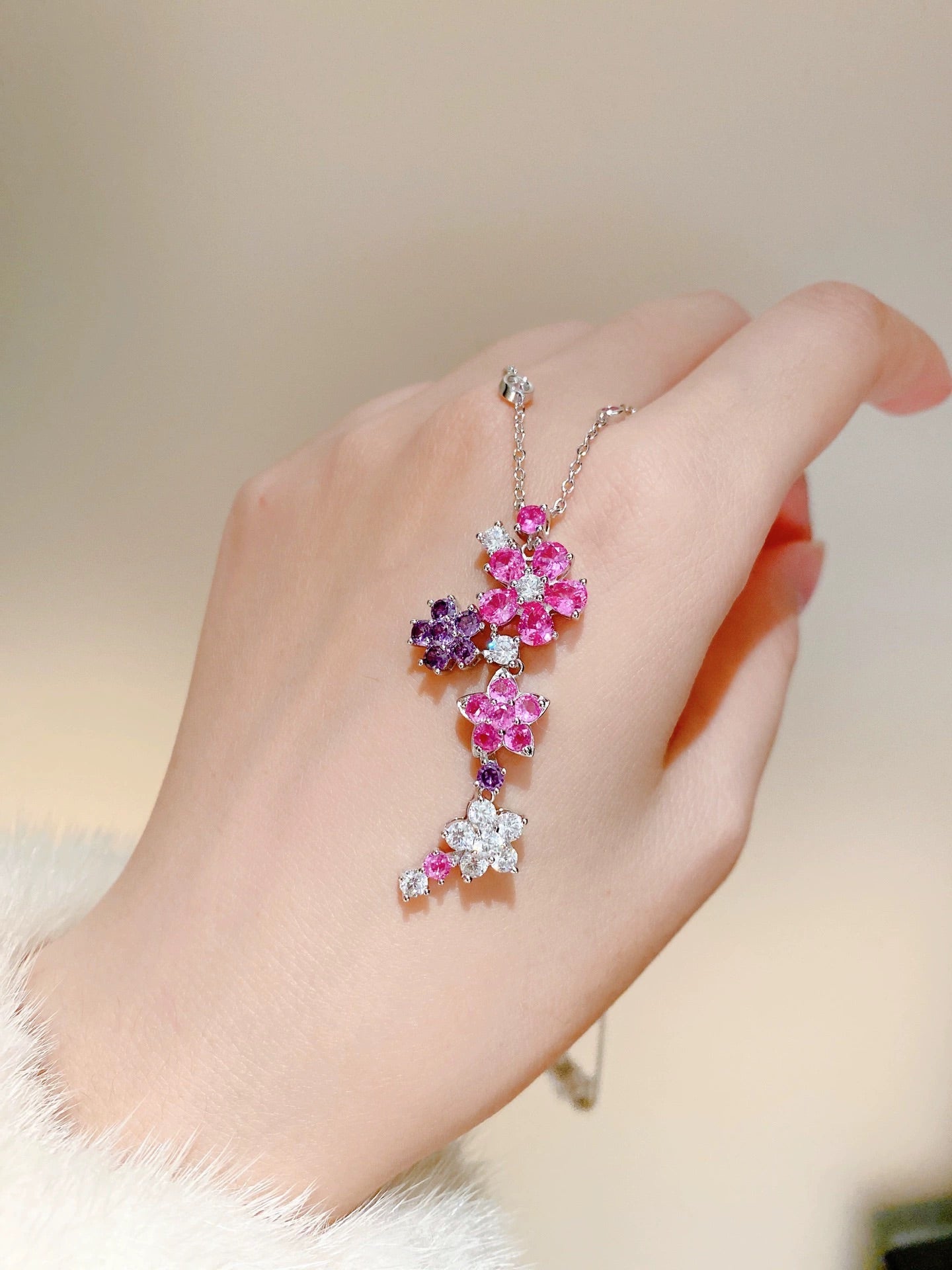 18K Folie Des Pr¨¦s Pendant Necklace